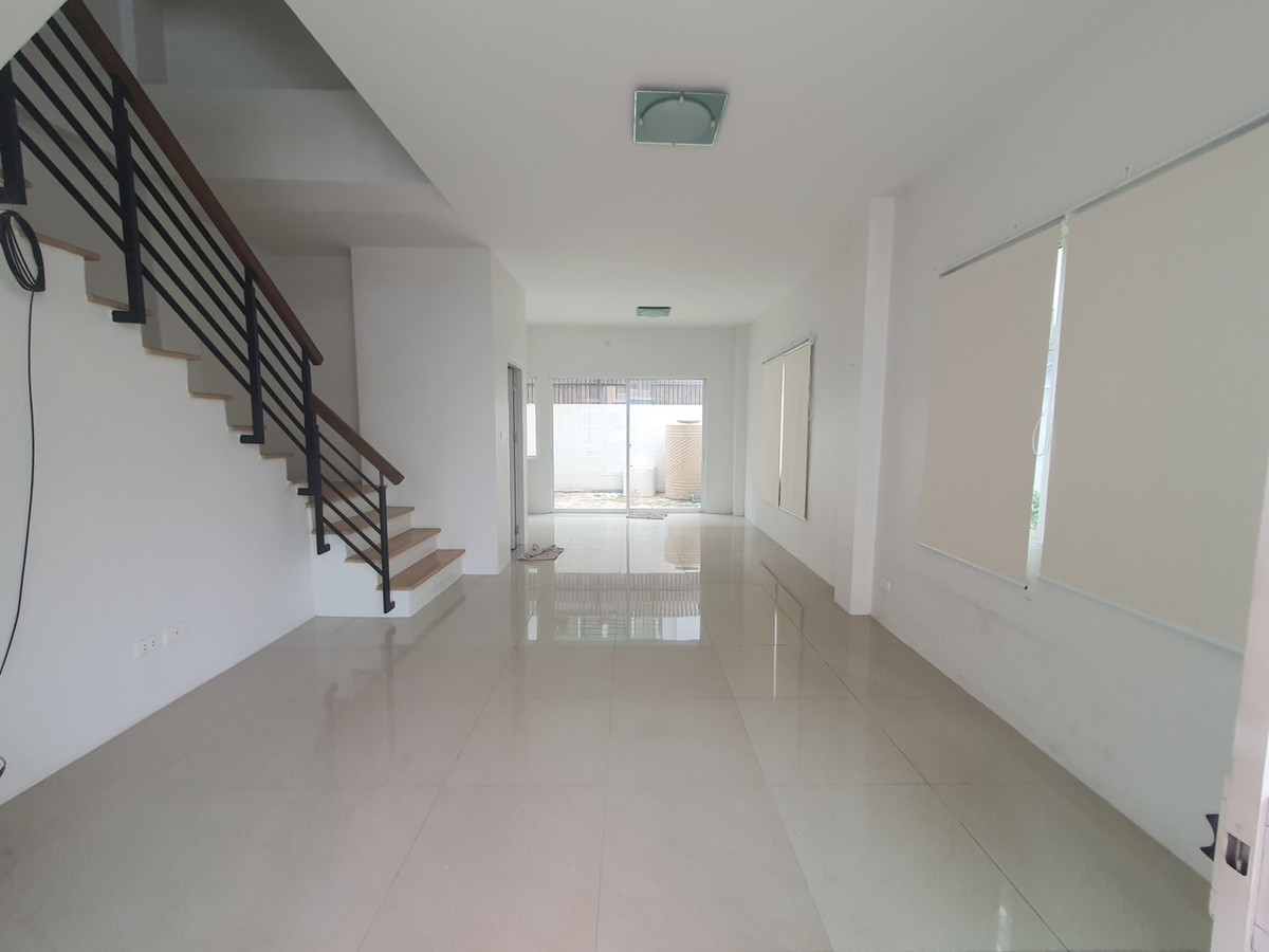 For SaleHome OfficeNawamin, Ramindra : For sale: 3-story home office, RK Park, Ramintra-Minburi. 3 bedrooms, 3 bathrooms, corner unit with garden access, 2-car parking, multiple parking spaces available for visitors. Located in front of the village, on Hathairat Rd