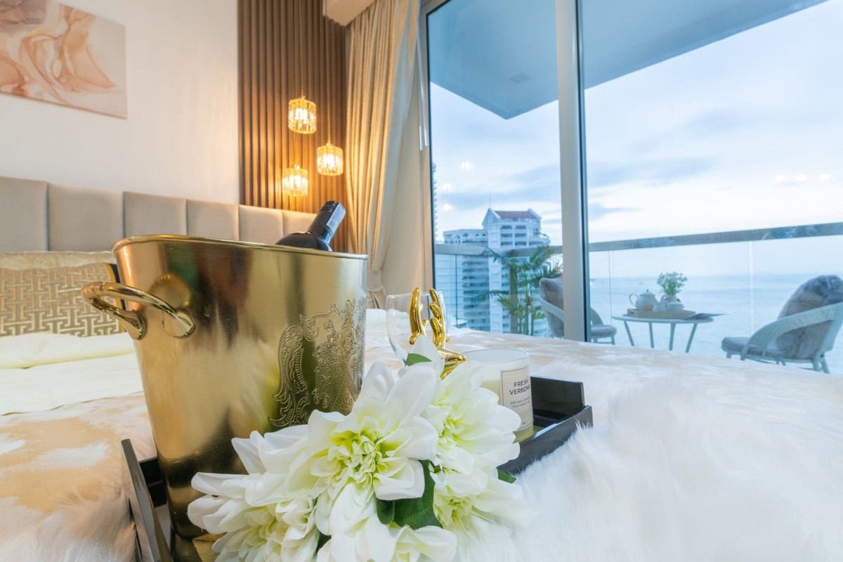 For SaleCondoPattaya, Bangsaen, Chonburi : For sale condo The Palm wongamat beach front pattaya Studio type (S03-2153)