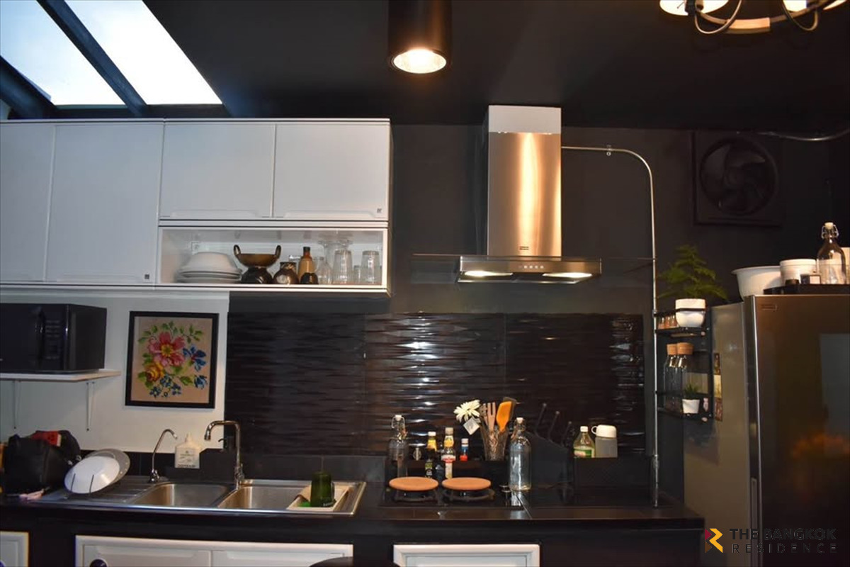 ขายทาวน์โฮมเลียบทางด่วนรามอินทรา : ขายด่วน! ทาวน์โฮม 3 ชั้น Casa City สุคนธสวัสดิ์ ตกแต่งสไตล์ Modern Loft