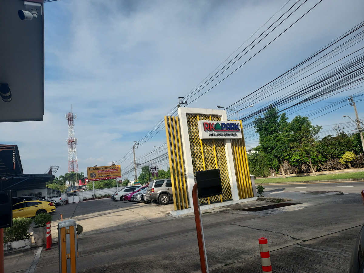 For SaleHome OfficeNawamin, Ramindra : For sale: 3-story home office, RK Park, Ramintra-Minburi. 3 bedrooms, 3 bathrooms, corner unit with garden access, 2-car parking, multiple parking spaces available for visitors. Located in front of the village, on Hathairat Rd