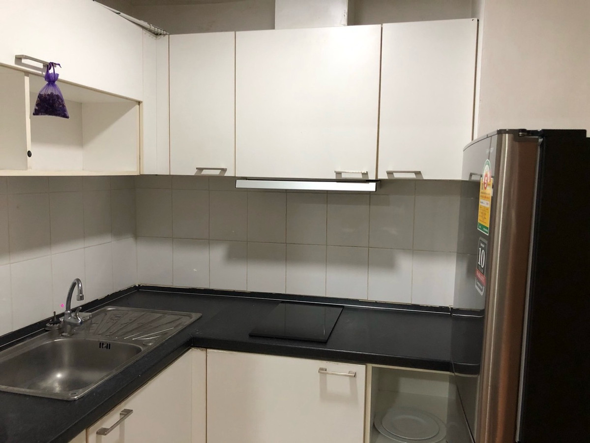 For SaleCondoWongwianyai, Charoennakor : 📢👇Sell with tenant til December 26
 Low-rise condo in the heart of Sathorn, prime location with a great price!Spacious room with full functions, ready to move in.Easy access to multiple routes — Sathorn Road, Silom Road, and Charoen Rat Road.