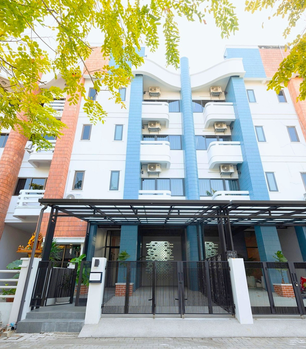 For RentHome OfficeSamut Prakan,Samrong : H0759♛Home office for rent, 5 bedrooms⚝Sukhumvit-Bangna♜BTS Bearing∞099-5919653,065-9423251▚Line@sureresidence