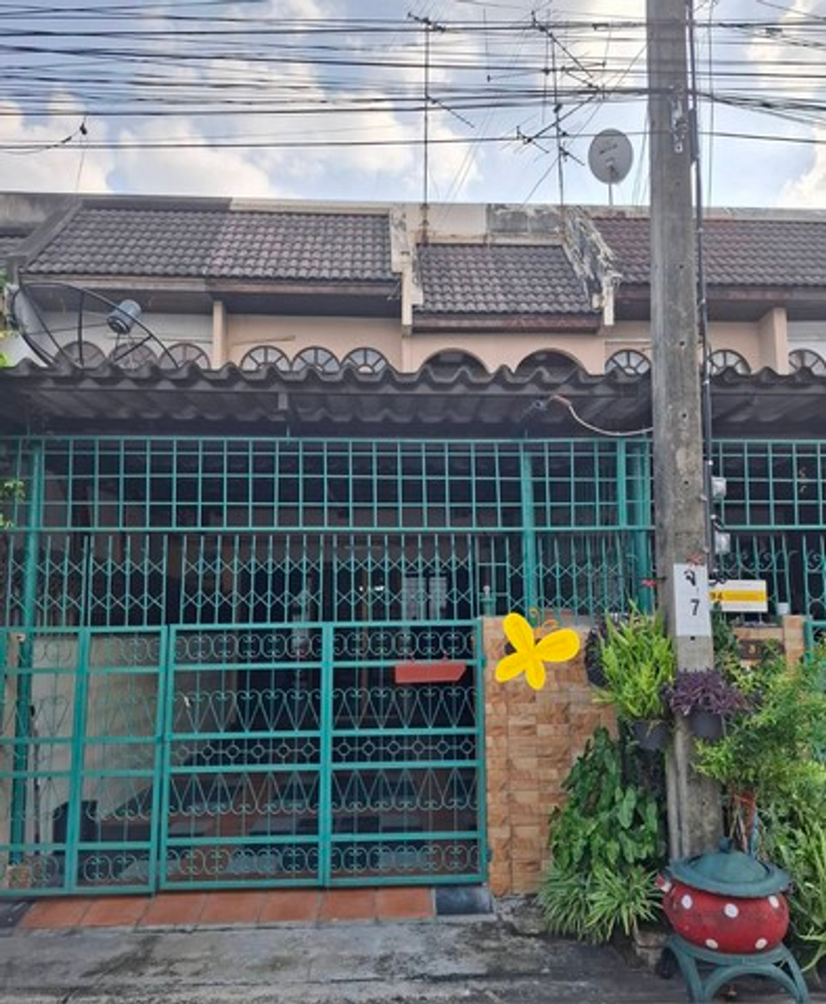 For RentTownhomeRatchadapisek, Huaikwang, Suttisan : Townhouse for rent, 2 floors, 22 sq m., Pradit Manutham Road. Near Town in Town