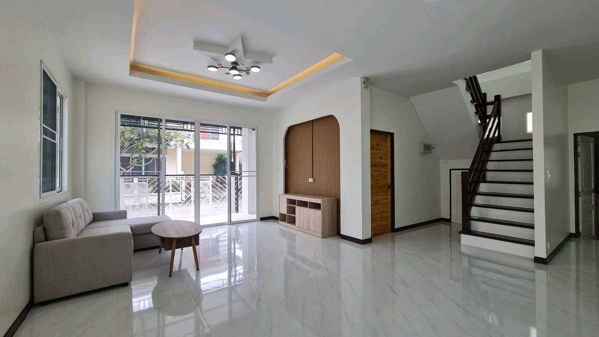 For SaleHouseNawamin, Ramindra : 2-story detached house, Phatthana Siri Village, along Khlong Song 18-20. Renovated and ready to move in. Near Fashion Island Department Store, The Promenade, Big C, Makro, Lotus, Safari World, Hathaimit Market, Minburi Market, convenient travel. Pink Line