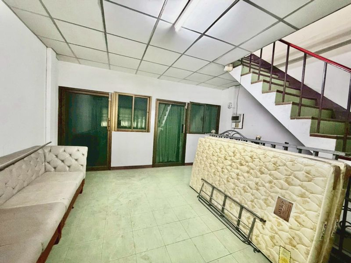 อาคารพาณิชย์วงเวียนใหญ่ เจริญนคร : ขายอาคารพาณิชย์ 4 ชั้น พร้อมชั้นลอย ย่านอรุณอมรินทร์ เหมาะสำหรับอยู่อาศัย ทำออฟฟิศ ร้านค้า หรือปล่อยเช่าเพื่อการลงทุน