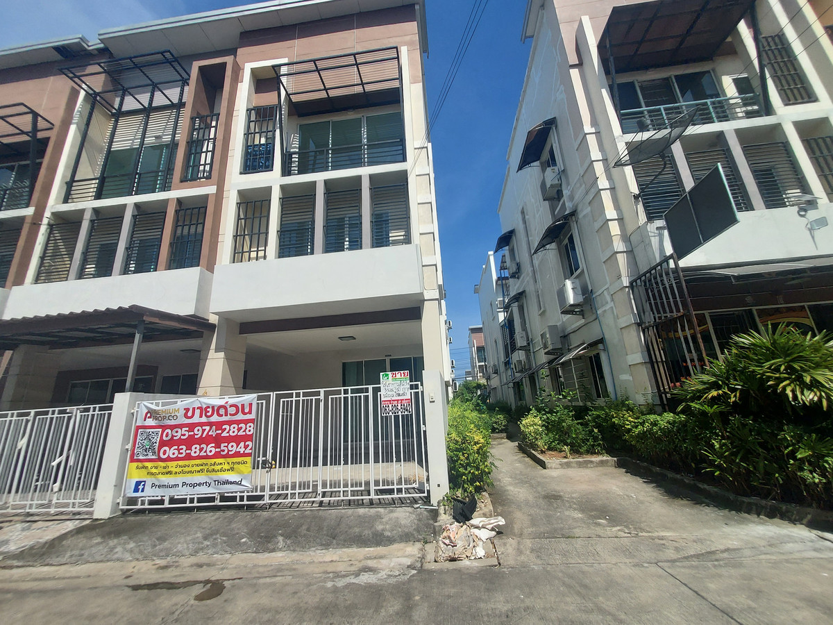 For SaleHome OfficeNawamin, Ramindra : For sale: 3-story home office, RK Park, Ramintra-Minburi. 3 bedrooms, 3 bathrooms, corner unit with garden access, 2-car parking, multiple parking spaces available for visitors. Located in front of the village, on Hathairat Rd