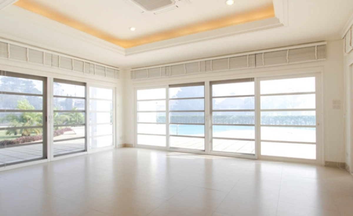 For RentHouseSamut Prakan,Samrong : 🔥HOT DEAL - Lakeside Villa 1 House for Rent