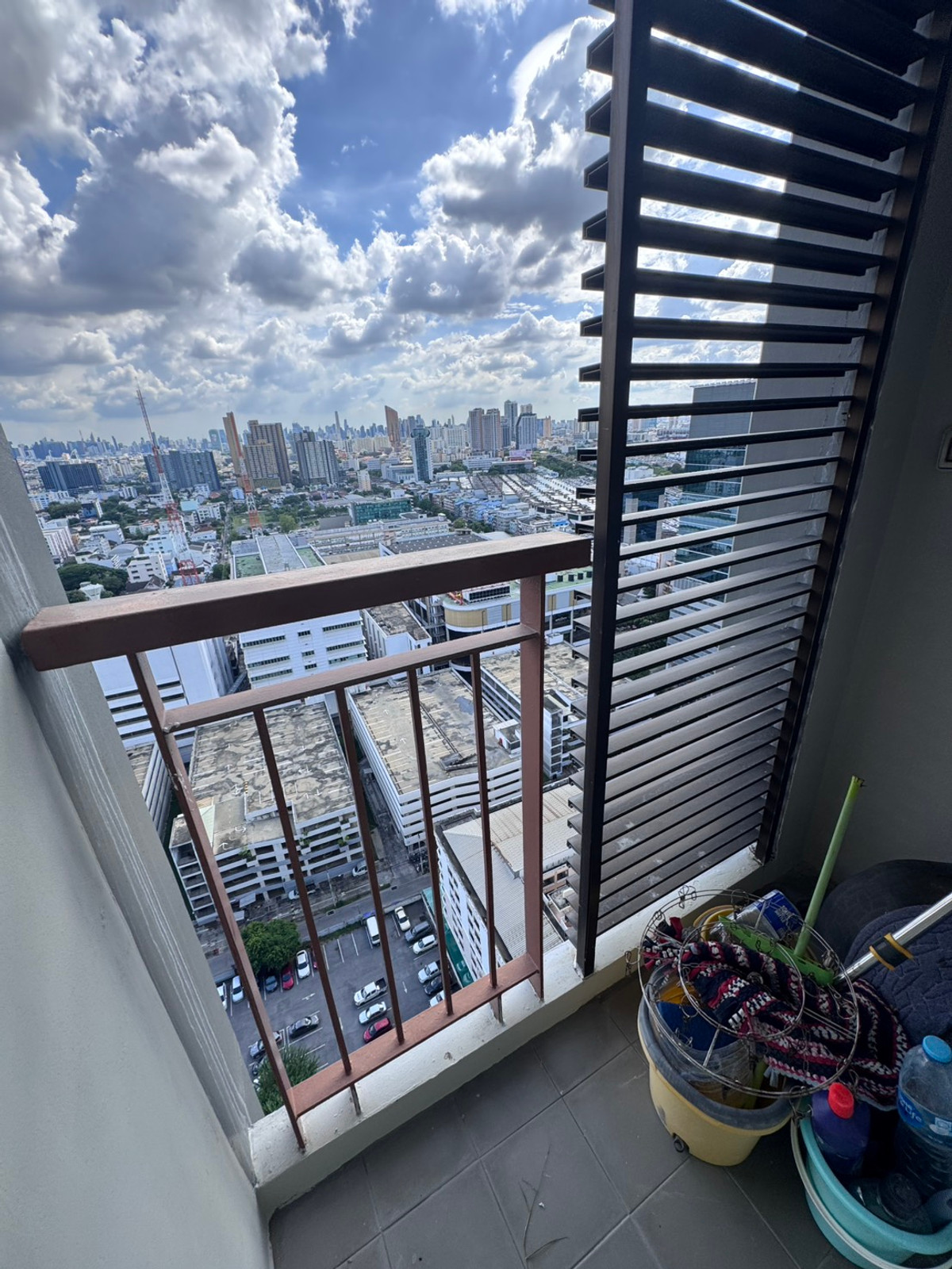 ขายคอนโดลาดพร้าว เซ็นทรัลลาดพร้าว : ขายด่วน Sym Condo วิวโล่ง ฝั่งไทยรัฐ ห้องสวย เพิ่งรีโนเวท 2.99 ล้าน ใกล้เซนทรัลลาดพร้าวและสวนจตุจักร