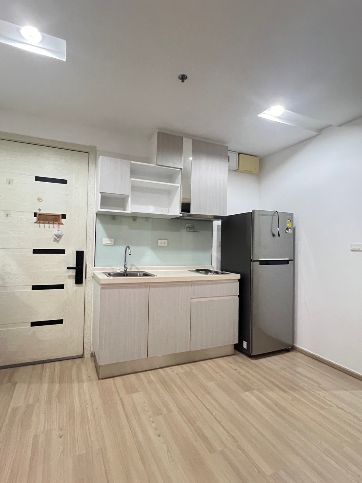 ให้เช่า คอนโด Artemis Sukhumvit 77   ใกล้แหล่งของกิน BTS อ่อนนุช  แต่งให้ครบ พร้อมเข้าอยู่ Loading...