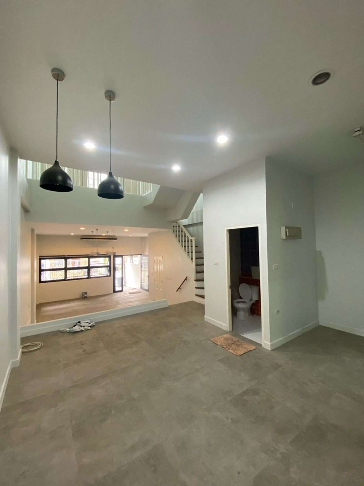 ขายทาวน์โฮมรัชดา ห้วยขวาง : ขายด่วน! Luxury Town Home3ชั้น แยกรัชดา ลาดพร้าว ใกล้สถานีรถไฟฟ้า เดินทางสะดวก 3นอน,4น้ำ ขาย10.9ลบ./ต่อรองได้