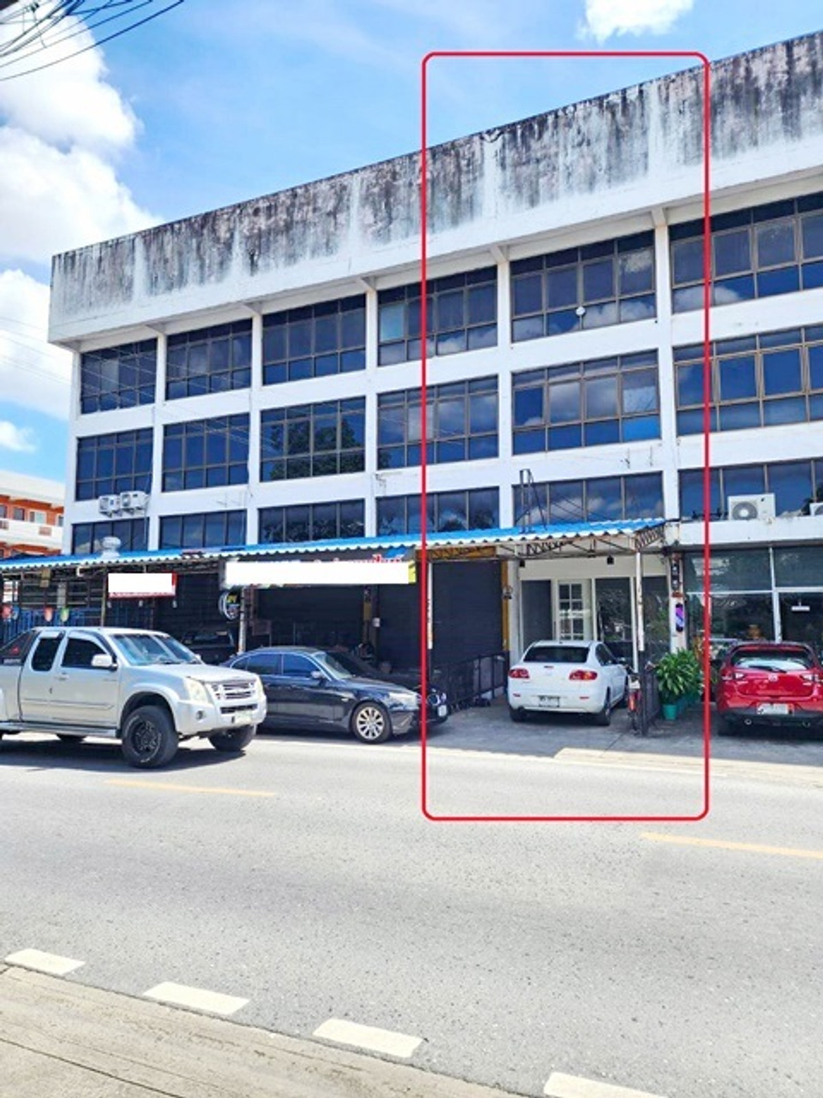 ให้เช่าอาคารพาณิชย์เลียบทางด่วนรามอินทรา : แฟชั่นไอส์ 2.6 กม. รามอินทรา109 ให้เช่าตึกพาณิชย์ 3.5 ชั้น พระยาสุเรนทร์ 23 ตรว. 318 ตรม. โลตัส 7-Eleven 11,999 บาทต่อเดือน