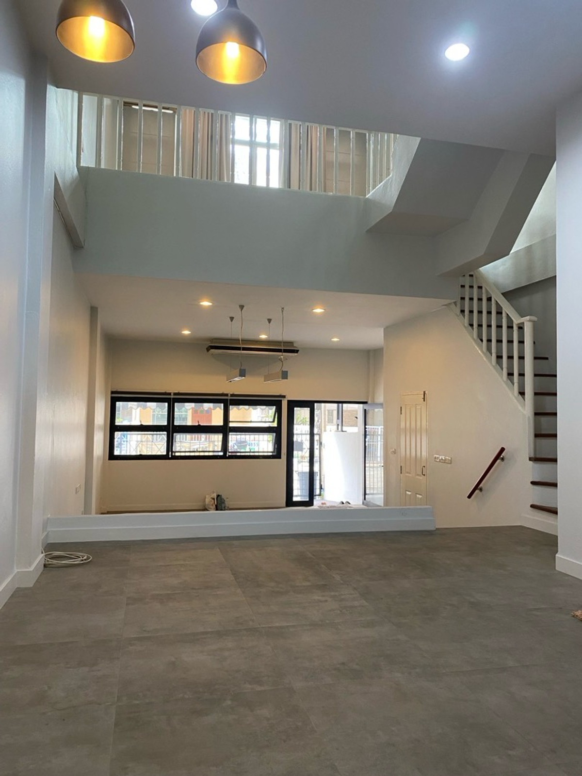 ขายทาวน์โฮมรัชดา ห้วยขวาง : ขายด่วน! Luxury Town Home3ชั้น แยกรัชดา ลาดพร้าว ใกล้สถานีรถไฟฟ้า เดินทางสะดวก 3นอน,4น้ำ ขาย10.9ลบ./ต่อรองได้