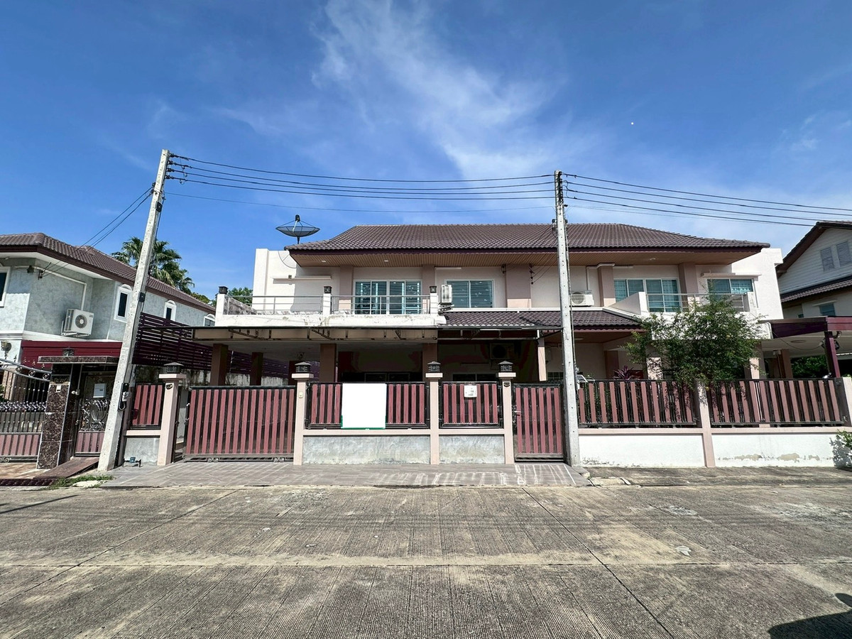 For SaleHouseKanchanaburi : Beautiful house ready to be in the heart of Tha Maka, close to the municipality and only 5 km from the M81 motorway. Warm society, good weather, quiet, suitable for relaxation.