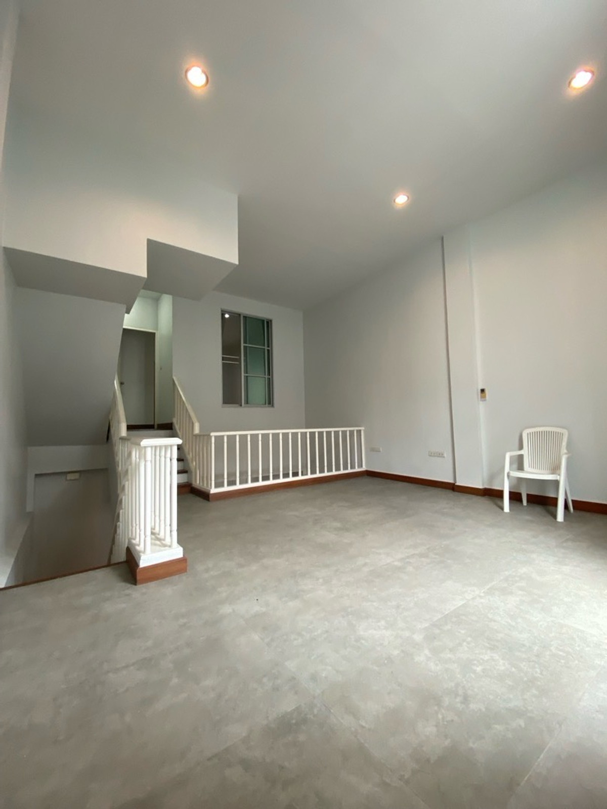 ขายทาวน์โฮมรัชดา ห้วยขวาง : ขายด่วน! Luxury Town Home3ชั้น แยกรัชดา ลาดพร้าว ใกล้สถานีรถไฟฟ้า เดินทางสะดวก 3นอน,4น้ำ ขาย10.9ลบ./ต่อรองได้