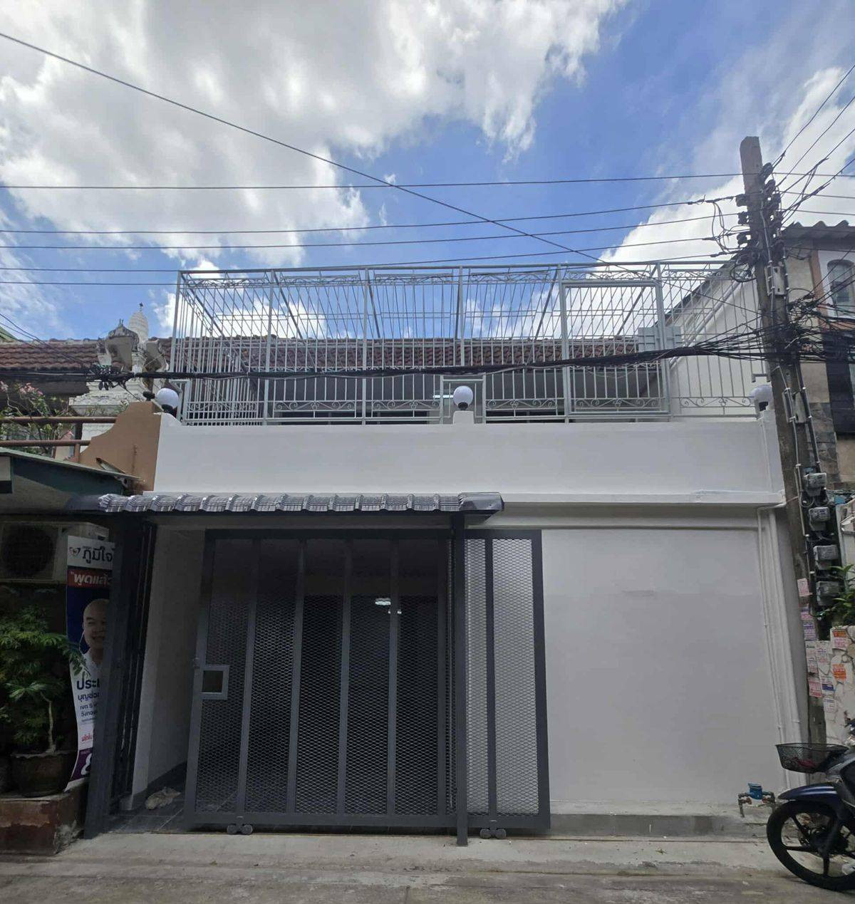 For RentTownhomeRatchadapisek, Huaikwang, Suttisan : House for rent, townhouse, Pracharat Bamphen zone, near MRT Huai Khwang, only 6 minutes.