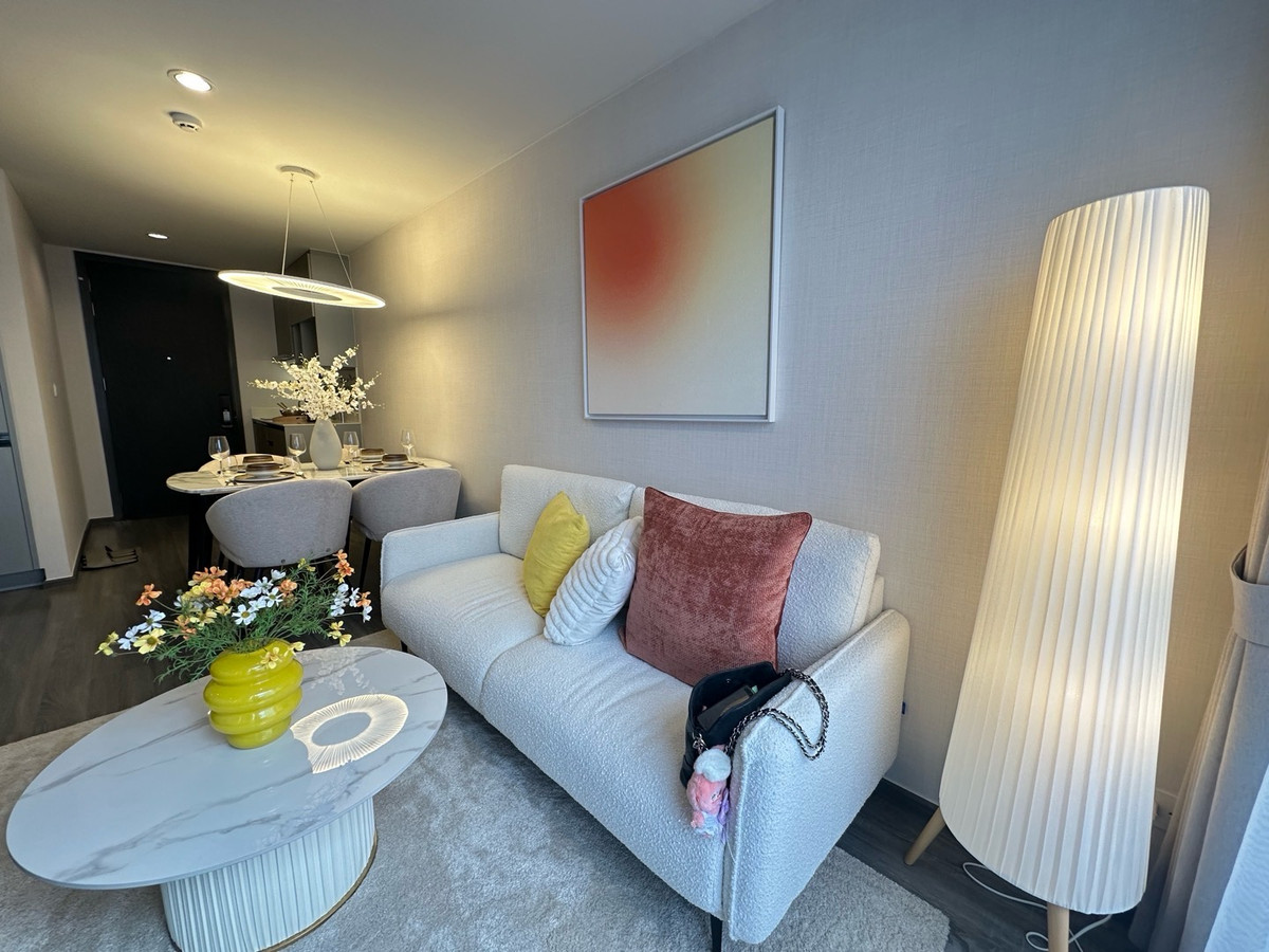 ขายคอนโดสุขุมวิท อโศก ทองหล่อ : For sale ขายห้องแต่งครบ Ideo Mobi Sukhumvit 40
ขนาด 52 ตร.ม ชั้น8+ ราคา 6.99 ล้านบาท ลดเป็นล้าน!!! 