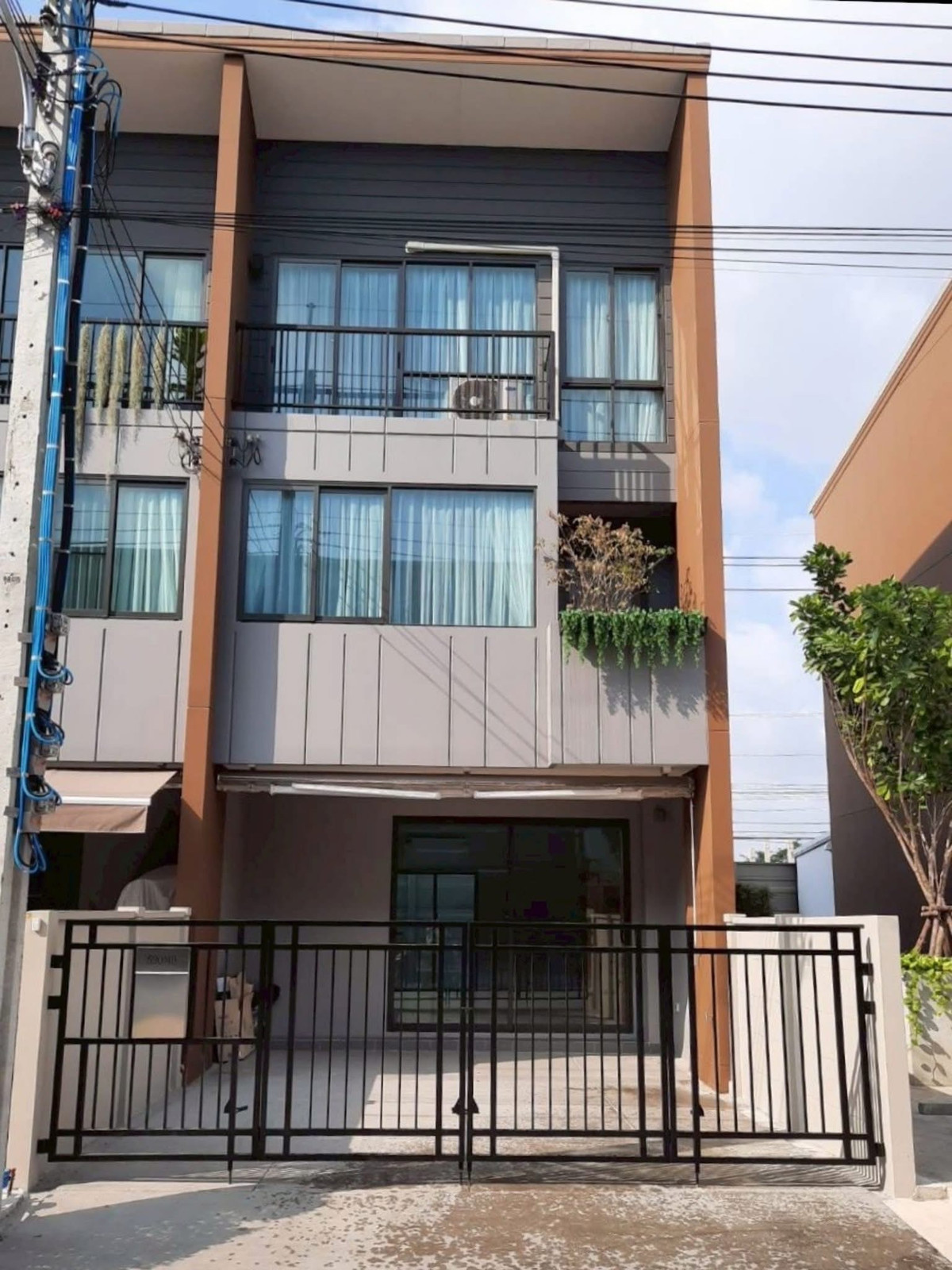 ให้เช่าทาวน์โฮมอ่อนนุช อุดมสุข : ให้เช่าทาวน์โฮม บ้านกลางเมือง สุขุมวิท–อ่อนนุช แต่งสวย ใกล้ห้างซีคอนสแควร์​ ศรีนครินทร์ และรถไฟฟ้า