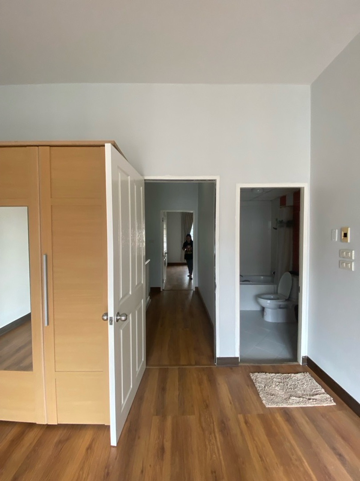 ขายทาวน์โฮมรัชดา ห้วยขวาง : ขายด่วน! Luxury Town Home3ชั้น แยกรัชดา ลาดพร้าว ใกล้สถานีรถไฟฟ้า เดินทางสะดวก 3นอน,4น้ำ ขาย10.9ลบ./ต่อรองได้