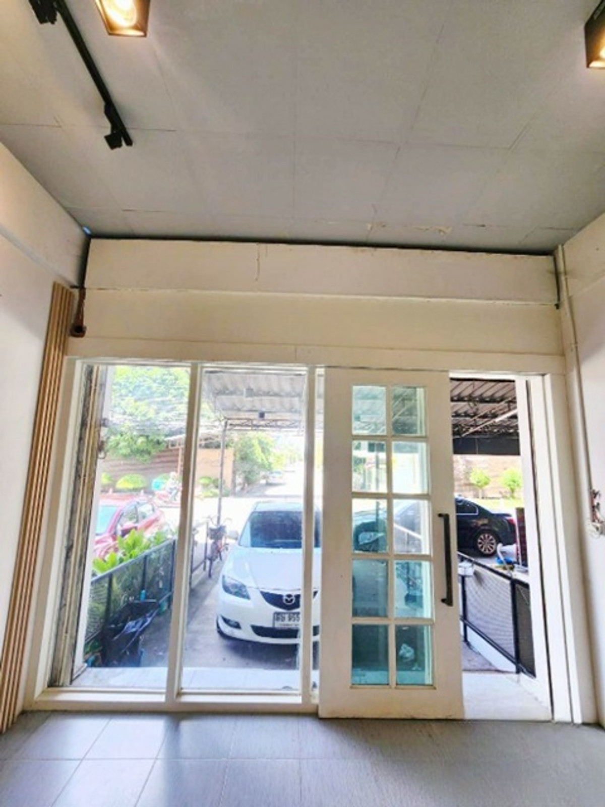 แฟชั่นไอส์ 2.6 กม. รามอินทรา109 ให้เช่าตึกพาณิชย์ 3.5 ชั้น พระยาสุเรนทร์ 23 ตรว. 318 ตรม. โลตัส 7-Eleven 11,999 บาทต่อเดือน Loading...