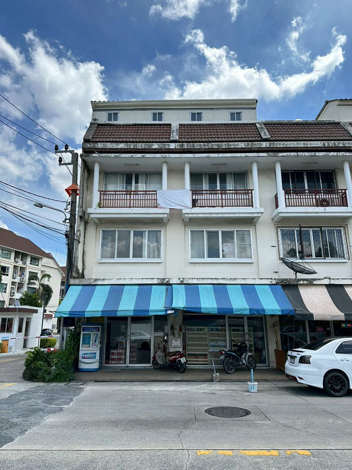 💛🏢 Commercial building for sale, 2 units,  Loading...
