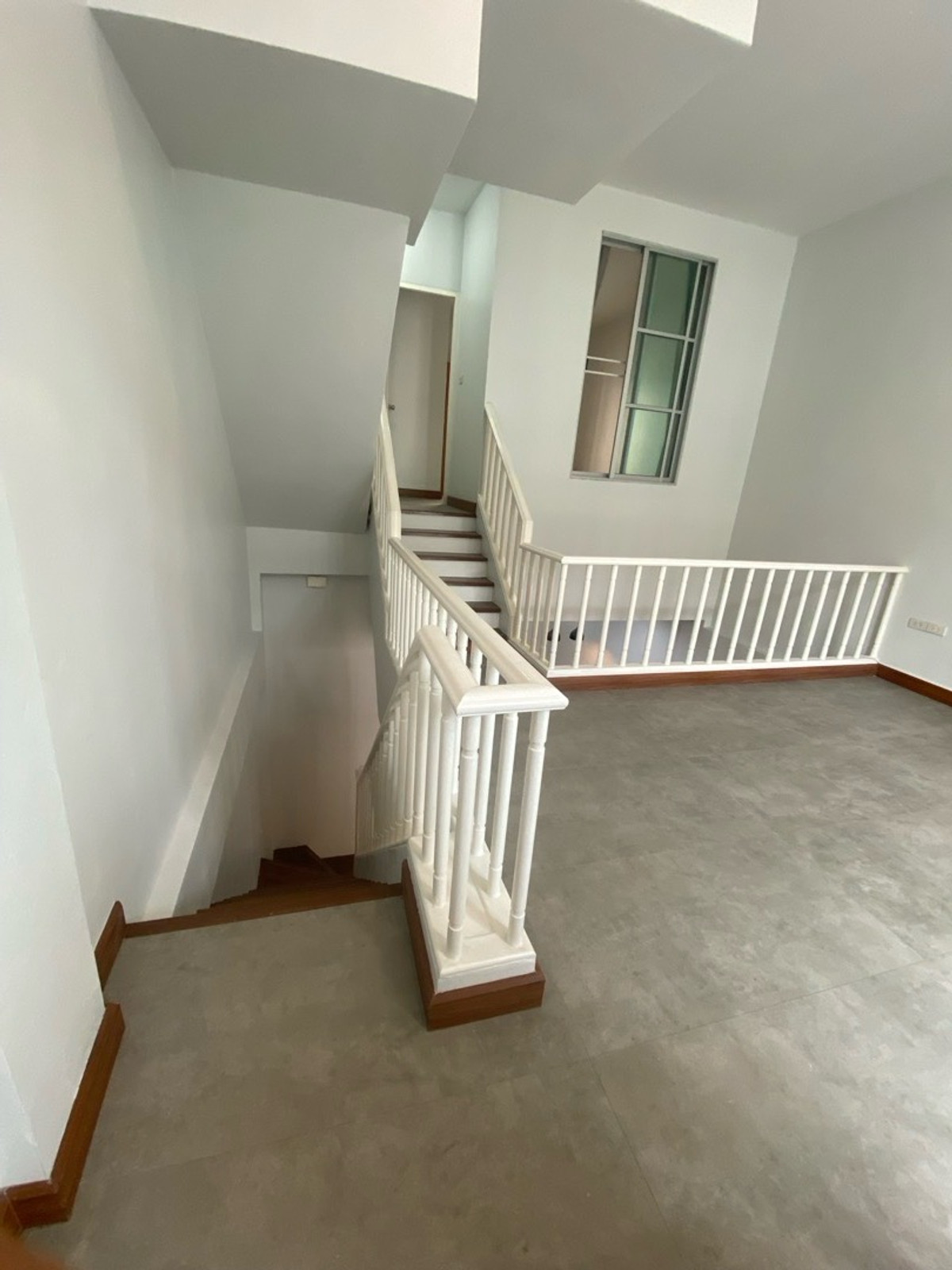 ขายทาวน์โฮมรัชดา ห้วยขวาง : ขายด่วน! Luxury Town Home3ชั้น แยกรัชดา ลาดพร้าว ใกล้สถานีรถไฟฟ้า เดินทางสะดวก 3นอน,4น้ำ ขาย10.9ลบ./ต่อรองได้