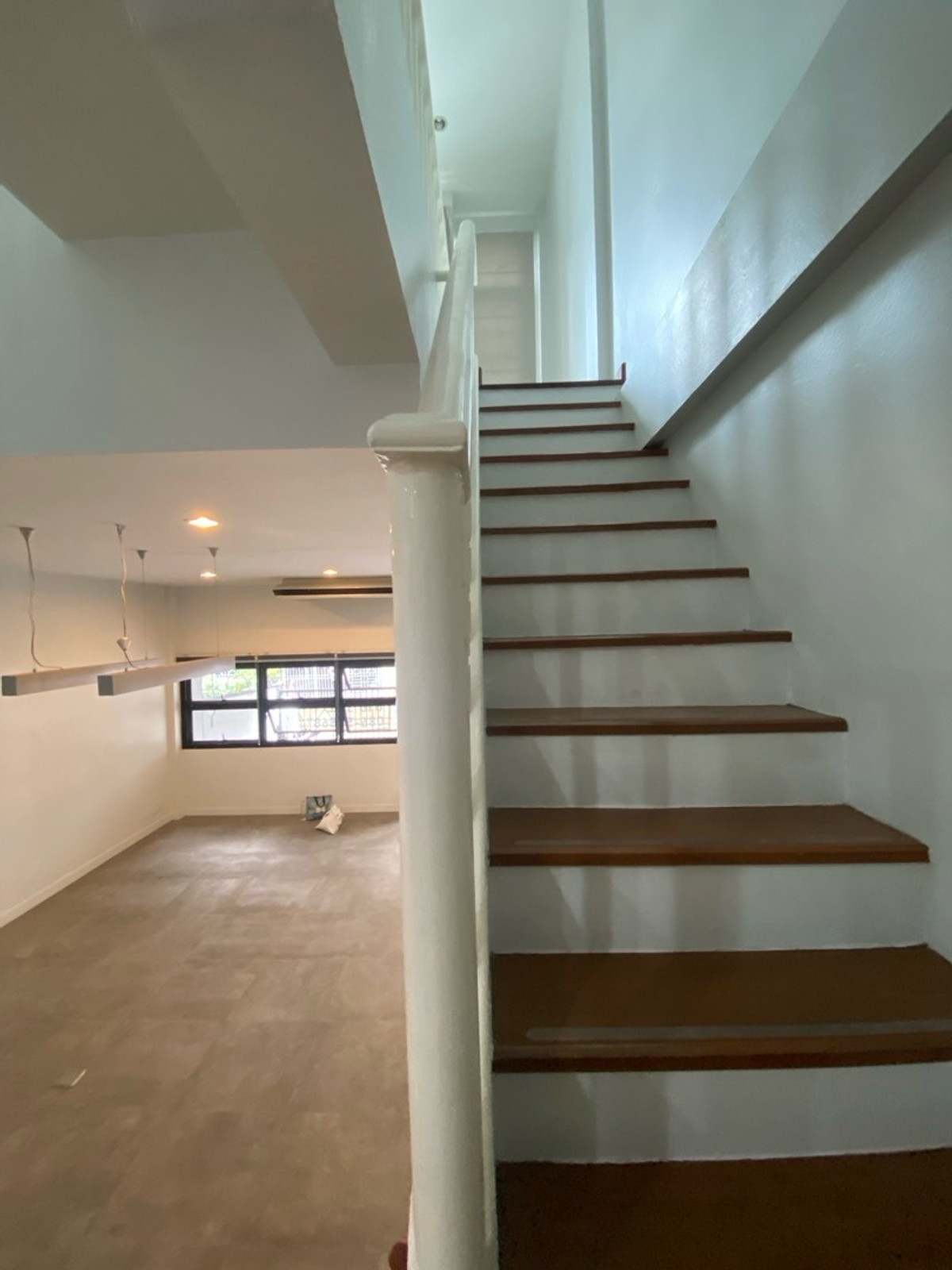 ขายทาวน์โฮมรัชดา ห้วยขวาง : ขายด่วน! Luxury Town Home3ชั้น แยกรัชดา ลาดพร้าว ใกล้สถานีรถไฟฟ้า เดินทางสะดวก 3นอน,4น้ำ ขาย10.9ลบ./ต่อรองได้