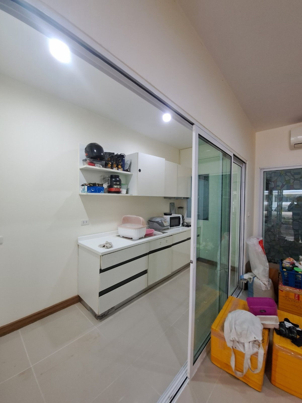 M1401 3-story townhome for rent, Villette City Village, Phatthanakan 38. Loading...