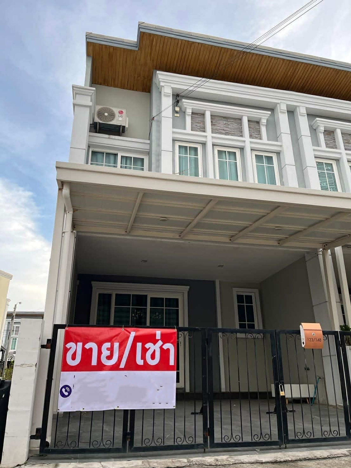 ขายทาวน์โฮมท่าพระ ตลาดพลู วุฒากาศ : ทาวน์โฮม โกลเด้น ทาวน์ สาทร / 4 ห้องนอน (ขายพร้อมผู้เช่า), Golden Town Sathorn / Townhome 4 Bedrooms (SALE WITH TENANT) BALL014