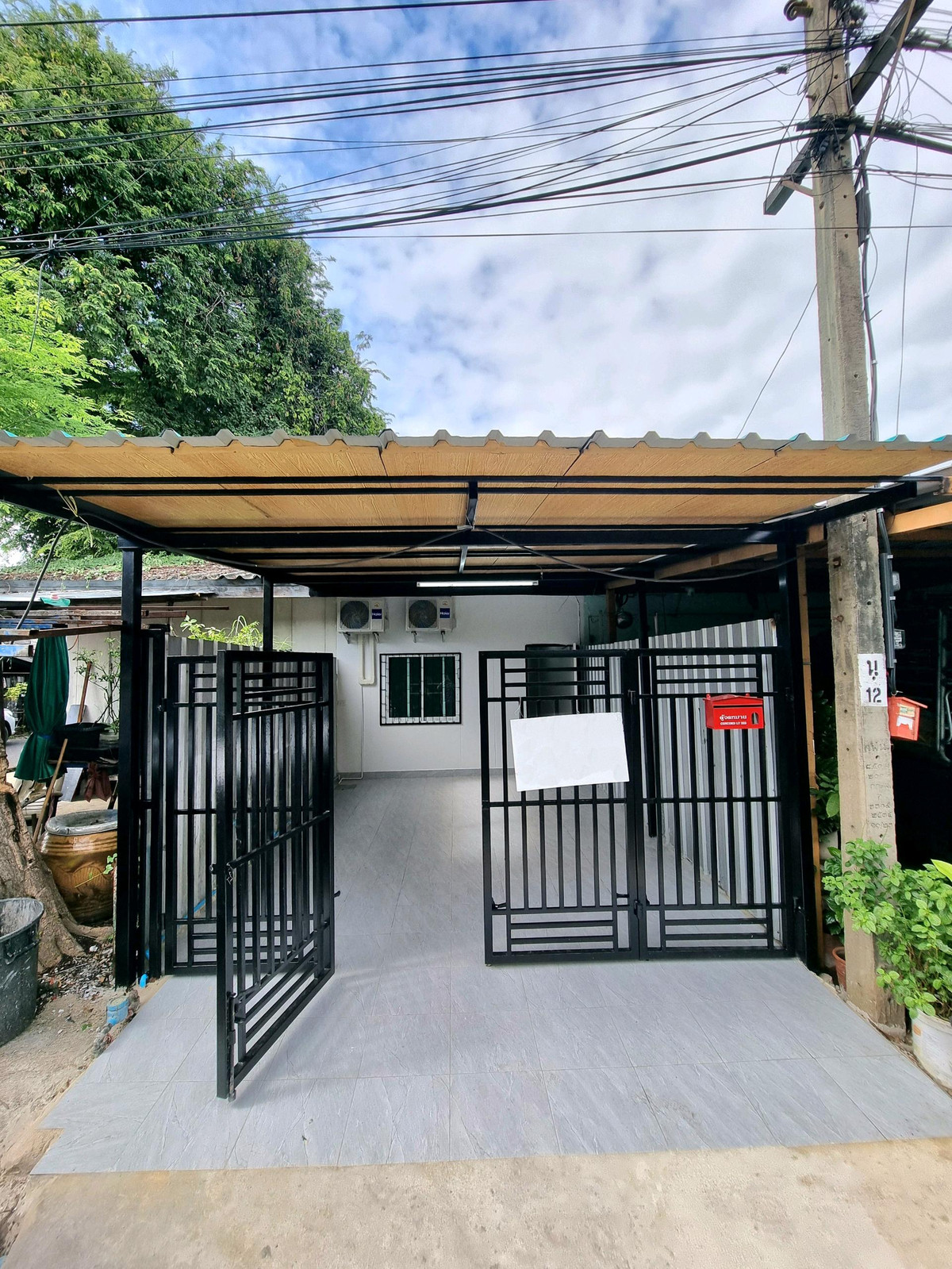 For RentTownhomeChaengwatana, Muangthong : 1-story townhouse for rent in Chaengwattana, Pak Kret area, near the Pink Line.