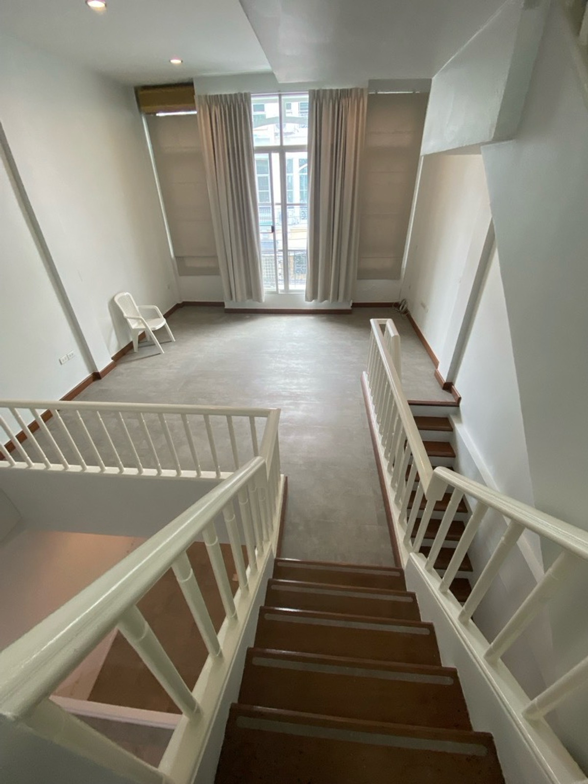 ขายทาวน์โฮมรัชดา ห้วยขวาง : ขายด่วน! Luxury Town Home3ชั้น แยกรัชดา ลาดพร้าว ใกล้สถานีรถไฟฟ้า เดินทางสะดวก 3นอน,4น้ำ ขาย10.9ลบ./ต่อรองได้