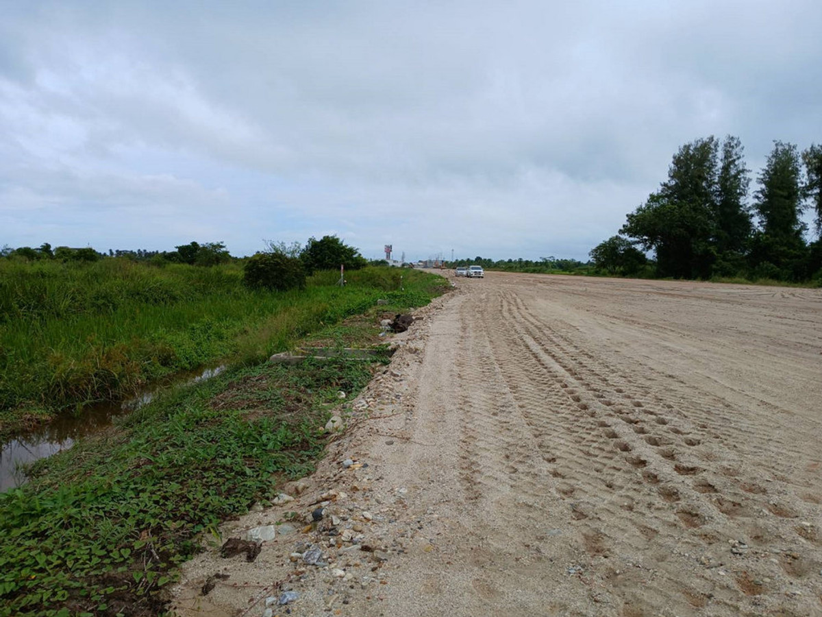For inquiries, call: 094-592-8868 Land for sale along the ring road project around Nakhon Si Thammarat. Thai Watsadu-Thai Junction intersection, area 13-1-64.1 rai, near Central Nakhon Si Thammarat. Loading...
