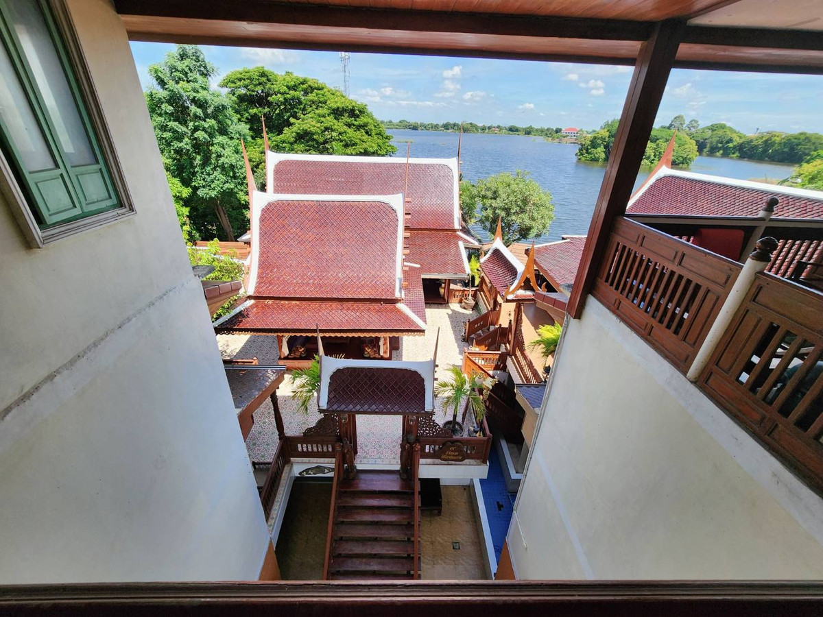 For SaleHotel&Apartment BusinessAyutthaya : V 🏘Hotel with business along the river, 1-3-56 rai, next to the main road, near the elephant corral. Phra Nakhon Si Ayutthaya Province Just away from Don Mueang Airport. 66 km. suitable for investment