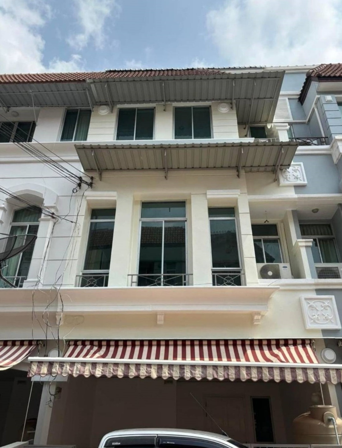 ให้เช่าทาวน์โฮมสมุทรปราการ สำโรง : ให้เช่า ทาวน์โฮม 3 ชั้น ใกล้รถไฟฟ้า ม.บ้านกลางเมือง บริติช ทาวน์ ศรีนครินทร์ บ้านสวย เฟอร์นิเจอร์ครบ ราคา 26,000 บาท