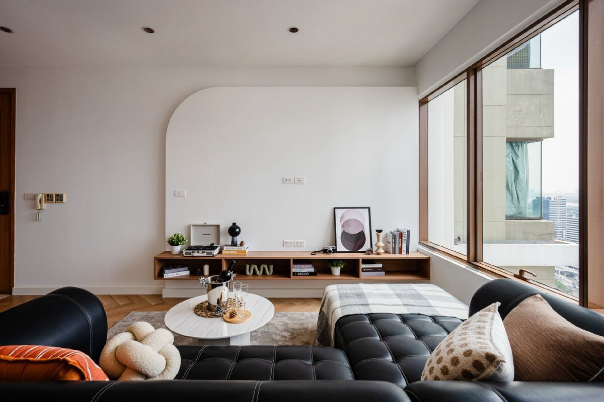 For SaleCondoSukhumvit, Asoke, Thonglor : Beautifully Renovated 2-Bedroom Residence at The Emporio Place, Bangkok