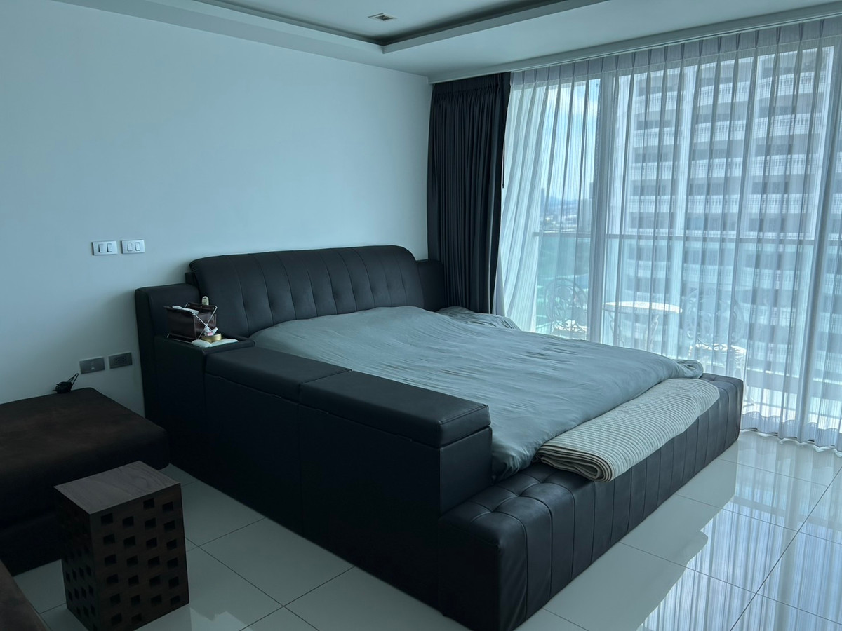 Discover a truly elevated lifestyle in this exclusive sea-view condominium at Wongamat Tower, a luxury beachfront project located in Bang Lamung, Chonburi. Loading...