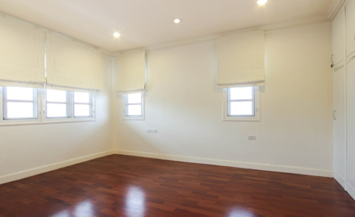 For RentHouseSamut Prakan,Samrong : 🔥HOT DEAL - Lakeside Villa 1 House for Rent