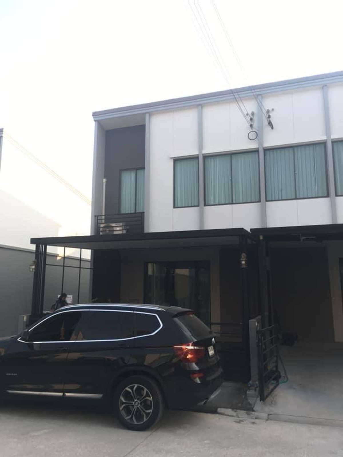 2-story townhome near the intersection of Kanchanaphisek Road - New Krungthep Kreetha Road, and Thap Chang Airport Link, beautifully decorated, fully furnished, for rent. Loading...