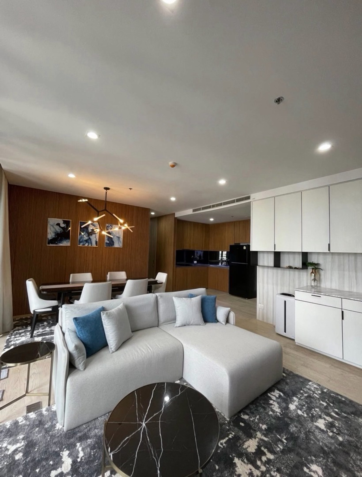 For RentCondoWitthayu, Chidlom, Langsuan, Ploenchit : Luxury condo for rent, Noble Ploenchit, next to Ploenchit BTS, 2 bedrooms, 2 bathrooms, 117 sq m.