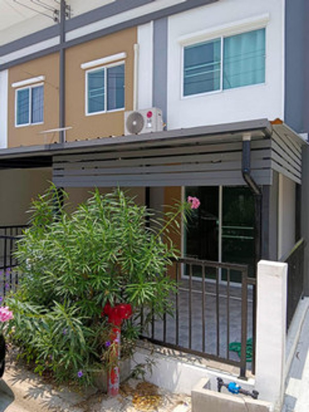 For RentTownhomePathum Thani,Rangsit, Thammasat : Village for rent: Lio Bliss Wongwaen – Lam Luk Ka Klong 6 Tel. 09999-83897