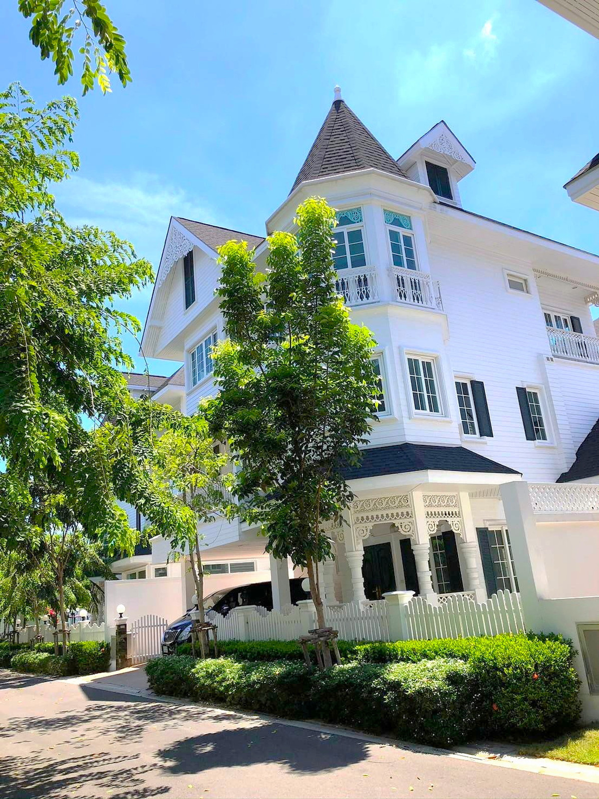 ให้เช่าบ้านบางนา แบริ่ง ลาซาล : H0768♛ให้เช่า บ้านเดี่ยว 4 ห้องนอน⚝แฟนตาเซีย วิลล่า4♜MRTศรีเอี่ยม∞099-5919653,065-9423251▚Line@sureresidence