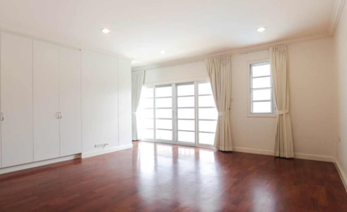 For RentHouseSamut Prakan,Samrong : 🔥HOT DEAL - Lakeside Villa 1 House for Rent