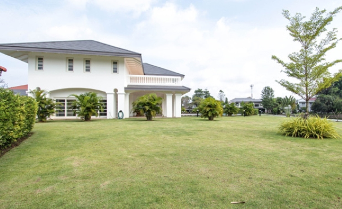 For RentHouseSamut Prakan,Samrong : Lakeside Villa 1 House for Rent