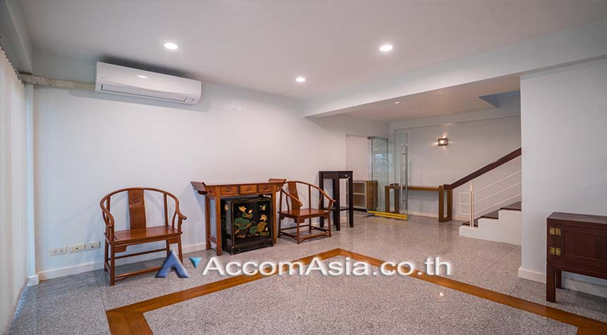 ðžAccomAð― Pet friendly 4 Bedrooms House for Rent in Sukhumvit, Bangkok near BTS Phrom Phong at House suite for family (AA24412) Loading...