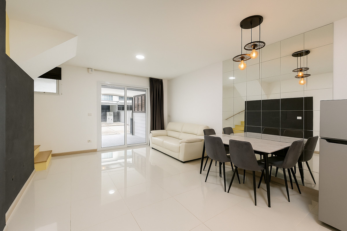 ให้เช่าทาวน์โฮมบางนา แบริ่ง ลาซาล : 🏡 ให้เช่าทาวน์โฮม 2 ชั้น คาซ่าซิตี้ บางนา กม.7  🎉 ใกล้ เมกา บางนา 1.9 กม เท่านั้น บ้านว่างพร้อมเข้าอยู่ ✅✅