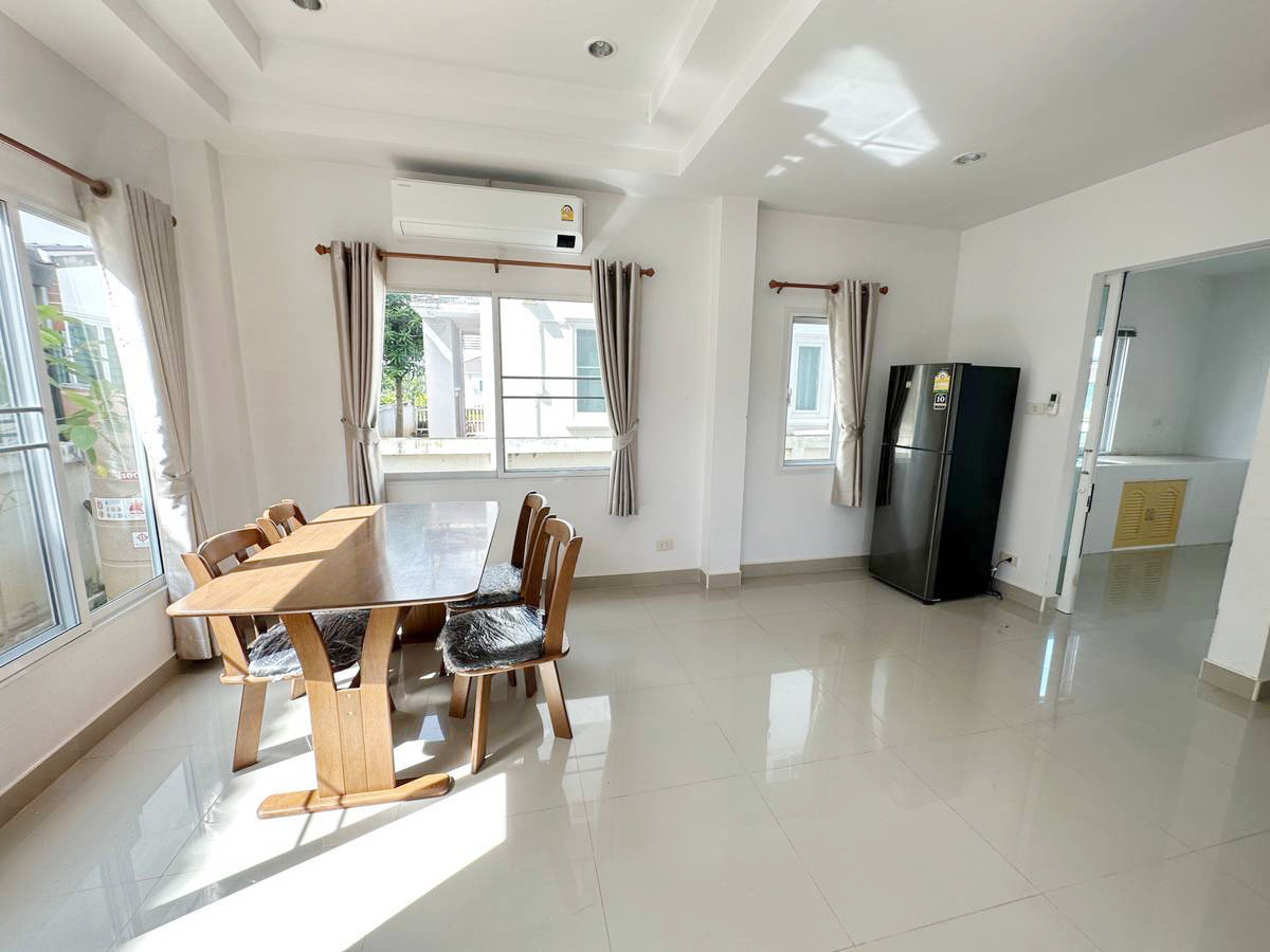 House in the project for rent, 17,000 baht per month, close to Meechok Plaza, only 10 minutes, No.5H144 Loading...