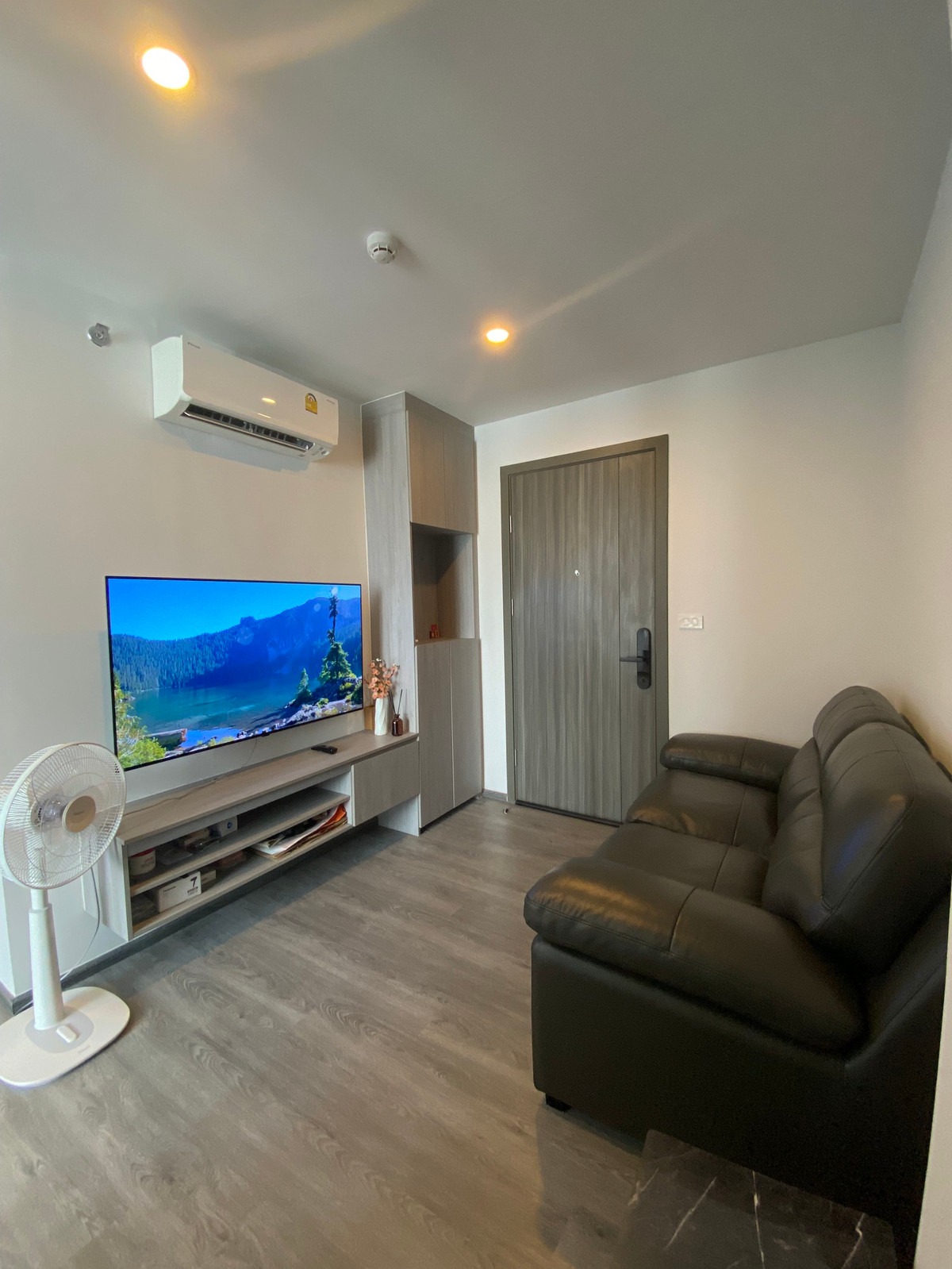 Condo for rent Origin Sukhumvit-Sai Luat E22 Station, new room!!! Loading...