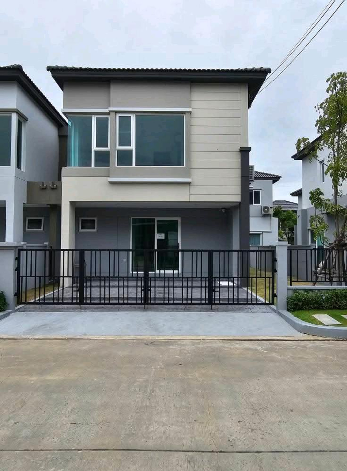 For RentSamut Prakan,Samrong : For rent: Grande Pleno Mega Bangna, semi-detached house, 3 bedrooms, 3 bathrooms, 2 parking spaces, very new house [ready to move in]