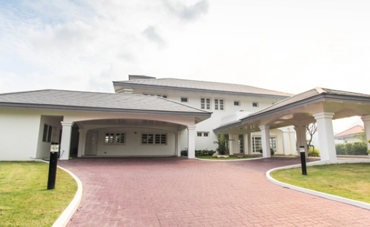 For RentHouseSamut Prakan,Samrong : 🔥HOT DEAL - Lakeside Villa 1 House for Rent