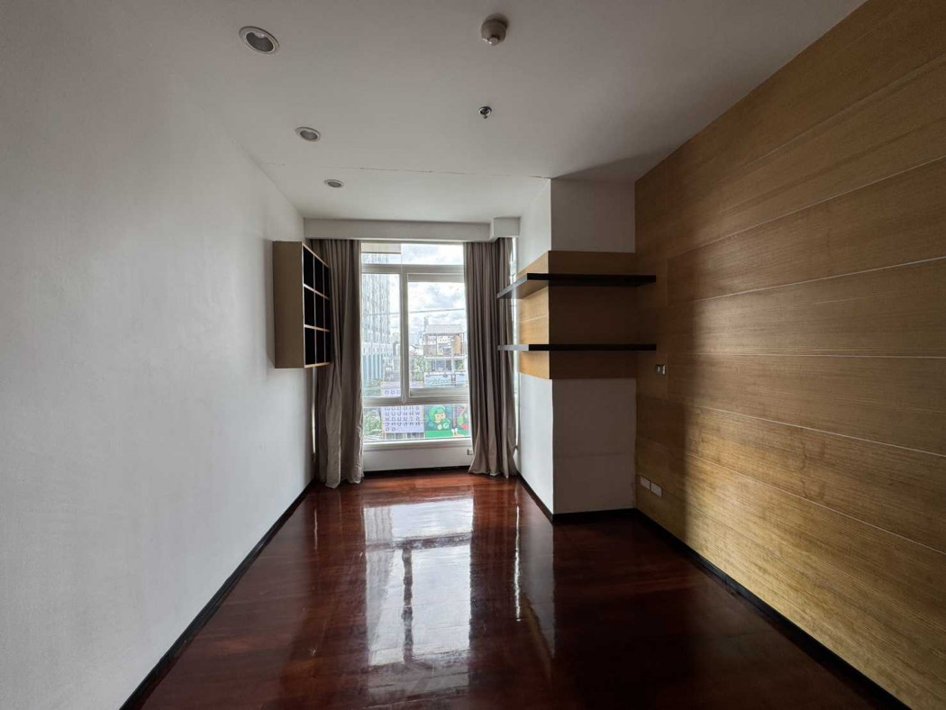 Condo for rent: The Height, 136.92 sq m, near BTS Thonglor Loading...