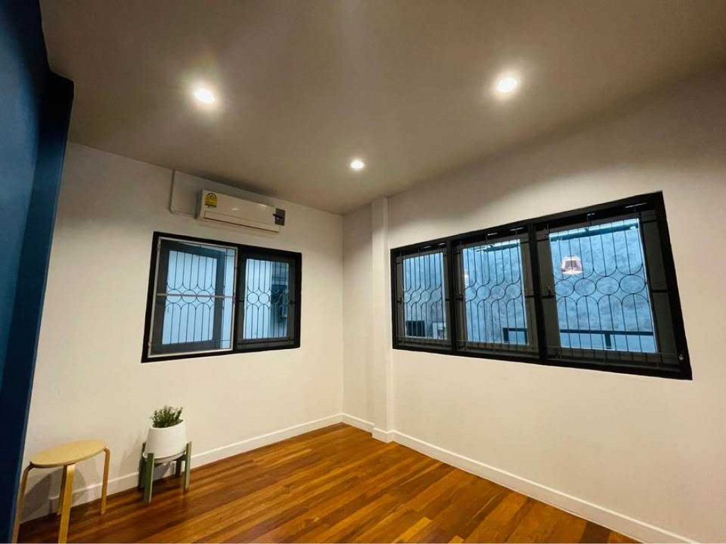 For RentHouseNonthaburi, Bang Yai, Bangbuathong : Single house for rent, Soi Tiwanon 52, 200 sq m, 44 sq wa, MRT Pink Line